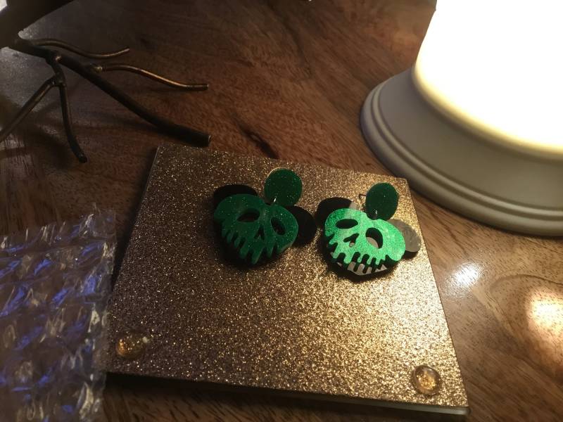 Acryl Gift Apfel Maus Ohrringe Grün Glitzer von jaysdelights