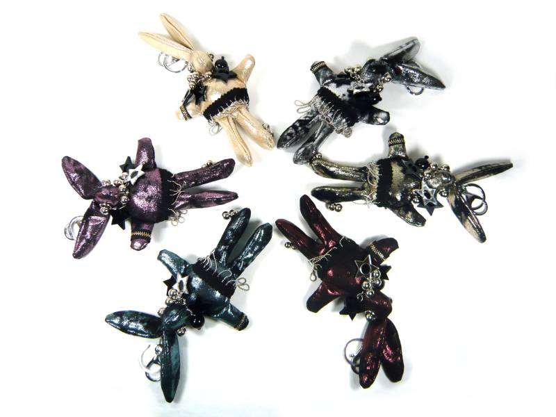 Punk-Rock Dunklen Glitter Stoff Kaninchen Tier Geldbörse Brieftasche Hand Tasche Rucksack Charme Goth Mode Accessoire Auto Schlüsselanhänger Kette Punk-Rock Dunklen Glitter Stoff Kaninchen Tier Geldbörse Brieftasche Hand Tasche Rucksack Charme Goth Mode Accessoire Auto Schlüsselanhänger Kette von jbonamade