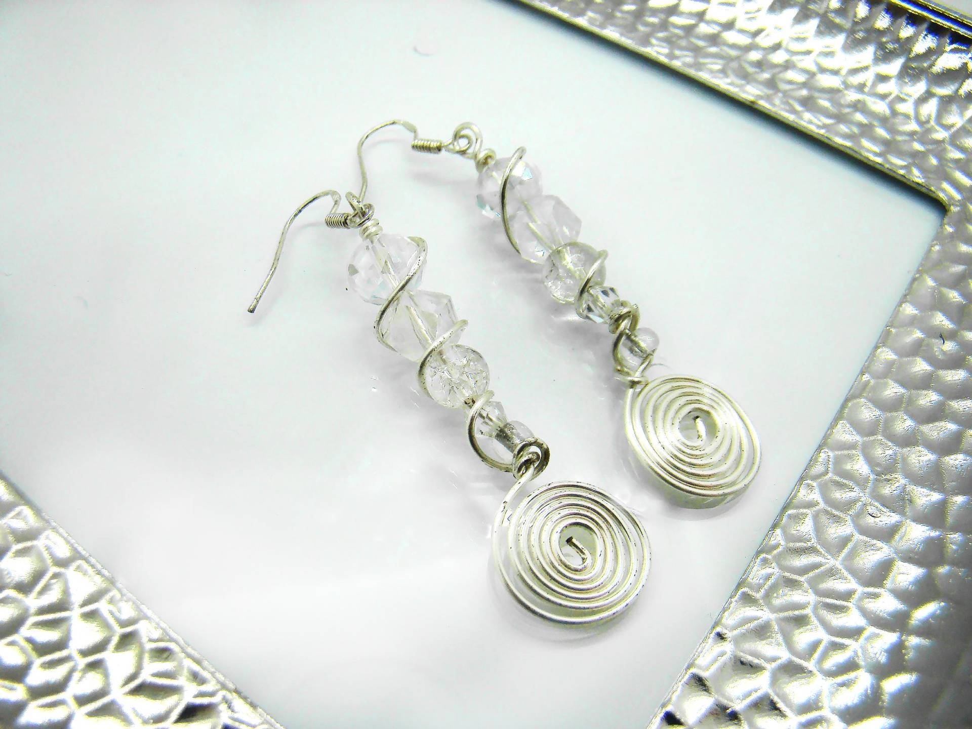 Silber Spirale Ohrringe, Kristall Winter Durchbohrte Perlen Wire Wrapped Ohrringe Silber Spirale Ohrringe, Kristall Winter Durchbohrte Perlen Wire Wrapped Ohrringe von jdcraftsunlimited
