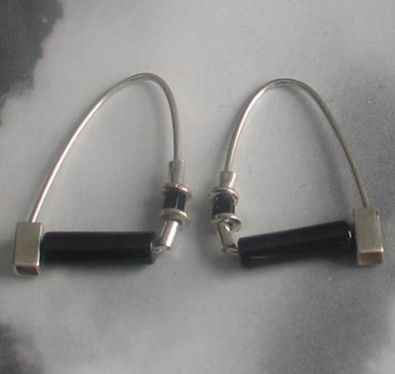 Schwarzer Onyx Und Sterling Hoop 1' Lang Schwarzer Onyx Und Sterling Hoop 1' Lang von jeanniehaydon