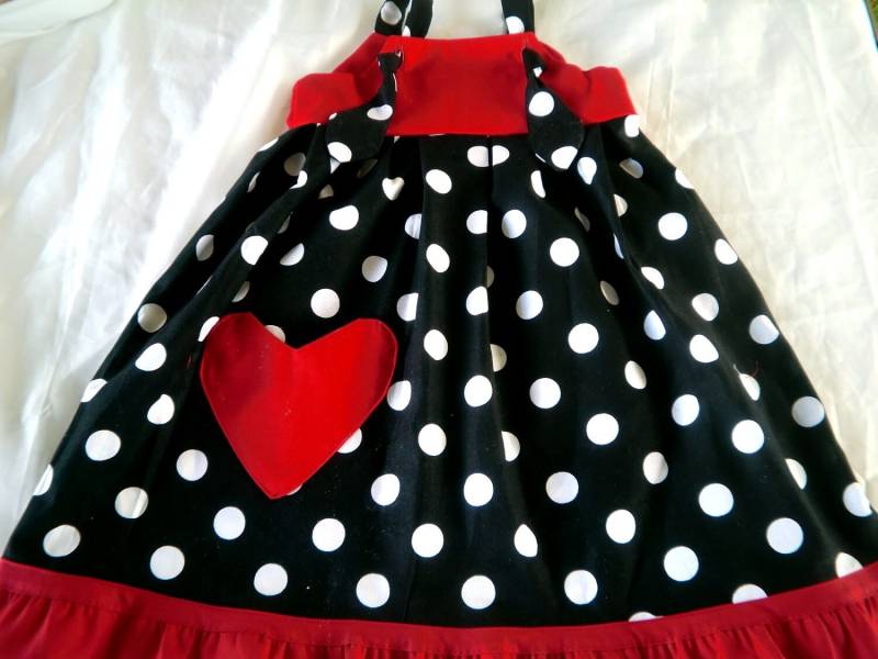 Knotenkleid in Rot Und Schwarz Mit Weissen Punkten Knotenkleid in Rot Und Schwarz Mit Weissen Punkten von jeantofashion
