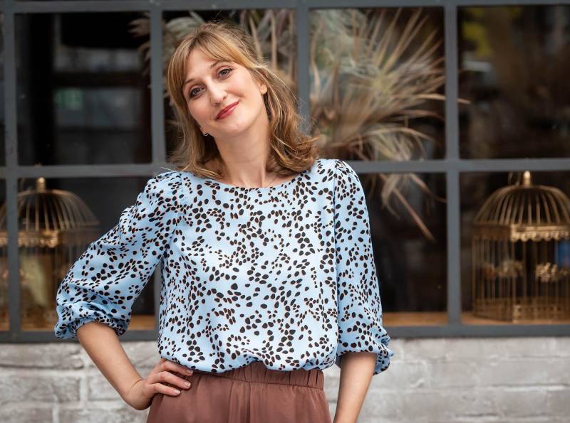 Rundhals Bluse in Blue Sunday Print - Lara von jekyllundkleid