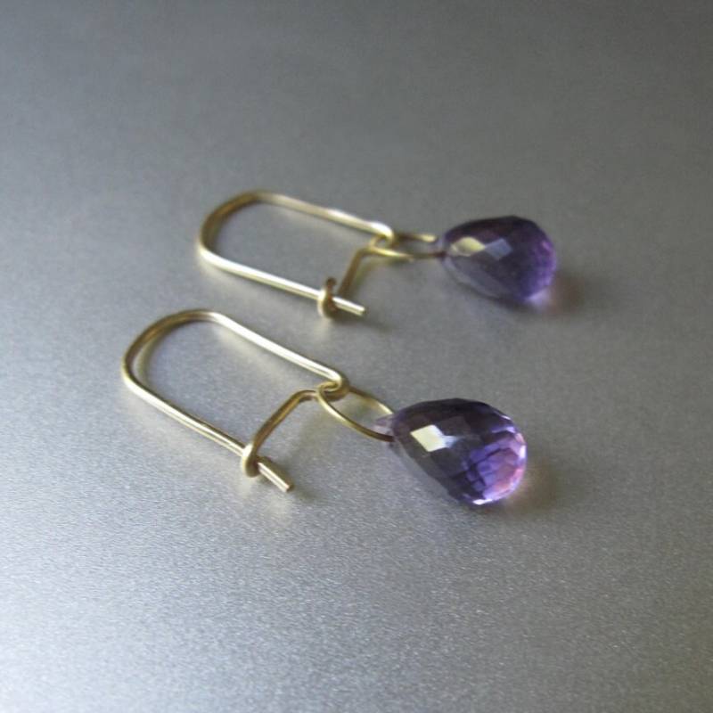 Amethyst Tropfen 18K Gold Kidney Wire Massivgold Ohrringe Amethyst Tropfen 18K Gold Kidney Wire Massivgold Ohrringe von jenco8