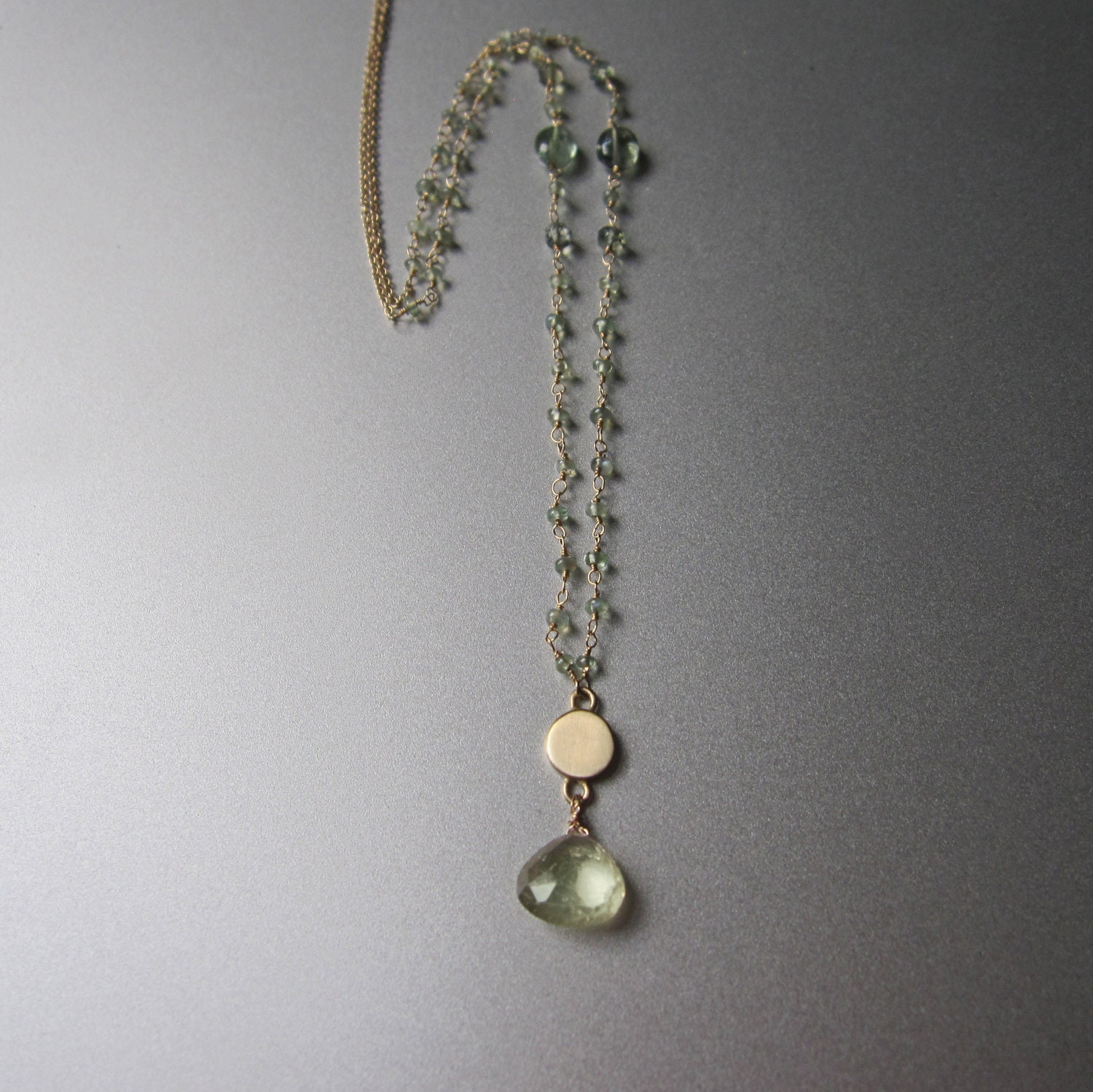 Grüner Chrysoberyll, Saphir, Turmalin, Plättchen Anhänger, 585 Gelbgold Halskette von jenco8