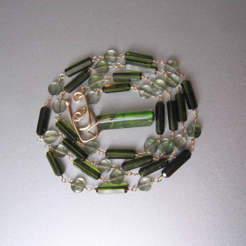 Grüner Turmalin Kristall Solide 14K Gold Halskette Grüner Turmalin Kristall Solide 14K Gold Halskette von jenco8