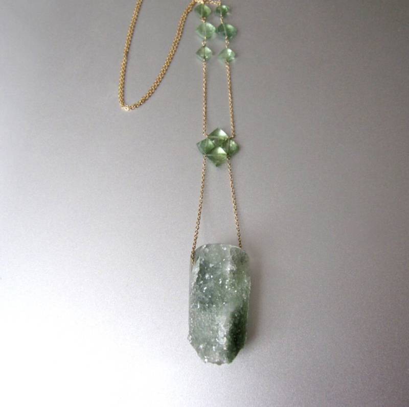 Massive 14K Gelbgold Halskette Mit Chlorit Druse Und Smaragd Klee Massive 14K Gelbgold Halskette Mit Chlorit Druse Und Smaragd Klee von jenco8