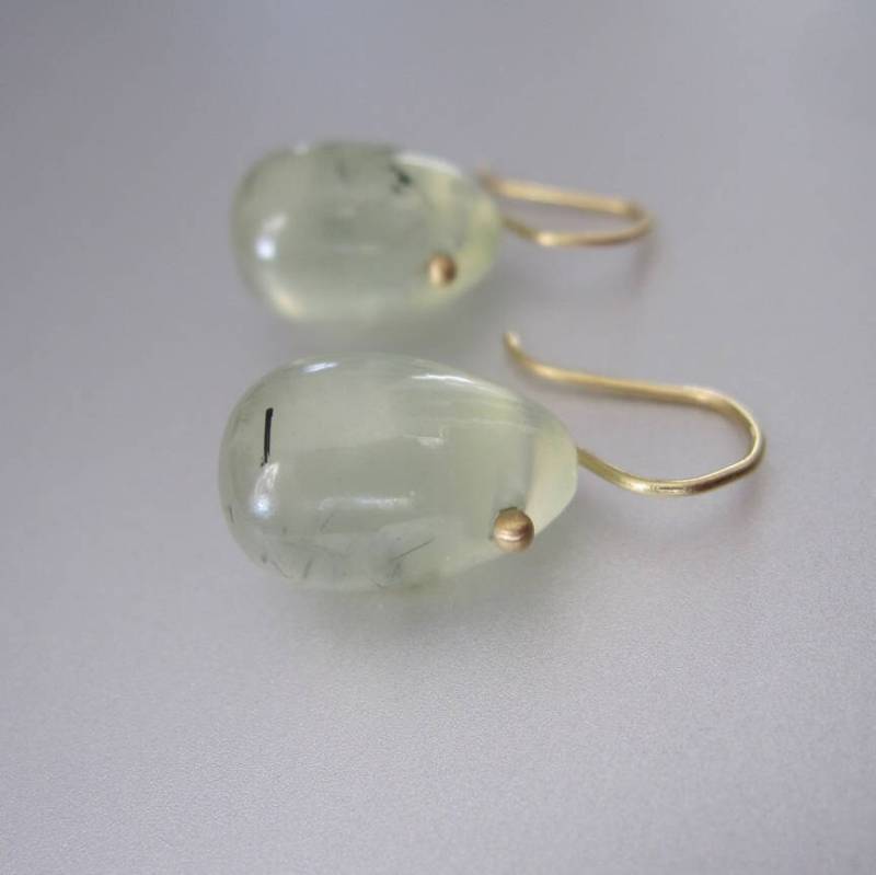 Rutilierte Prehnit Jelly Bean Tropfen Solide 18K Gold Ohrringe von jenco8