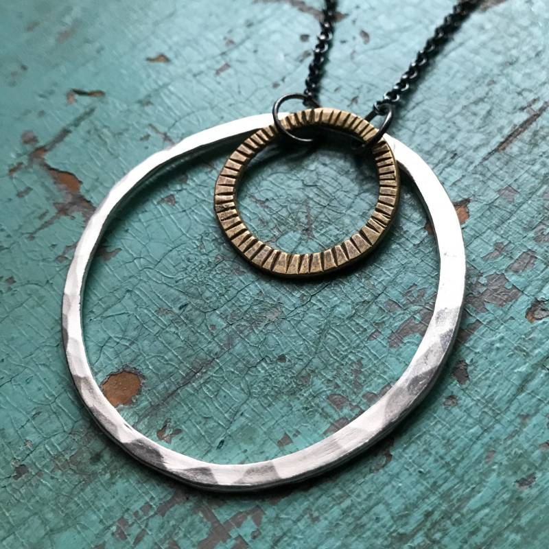 Gemischte Messing Und Sterling Kreis Halskette Gemischte Messing Und Sterling Kreis Halskette von jenkahn