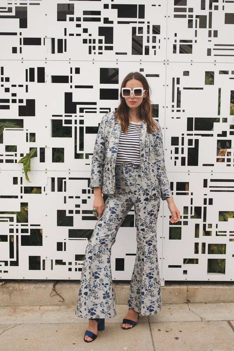 Kleiner Junge Blaue Schlaghosen Kleiner Junge Blaue Schlaghosen von jennafergrace