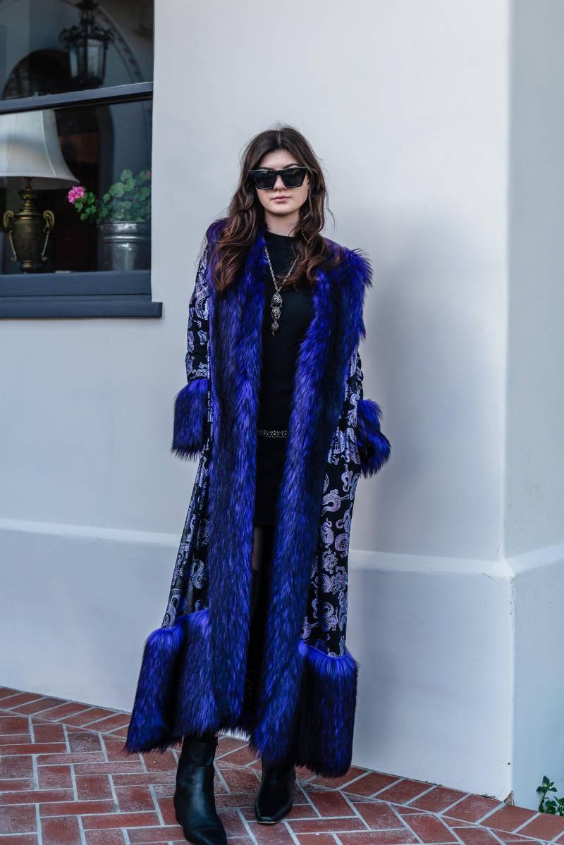 Penny Deluxe Nymeria Plum Kunstpelz Mantel von jennafergrace