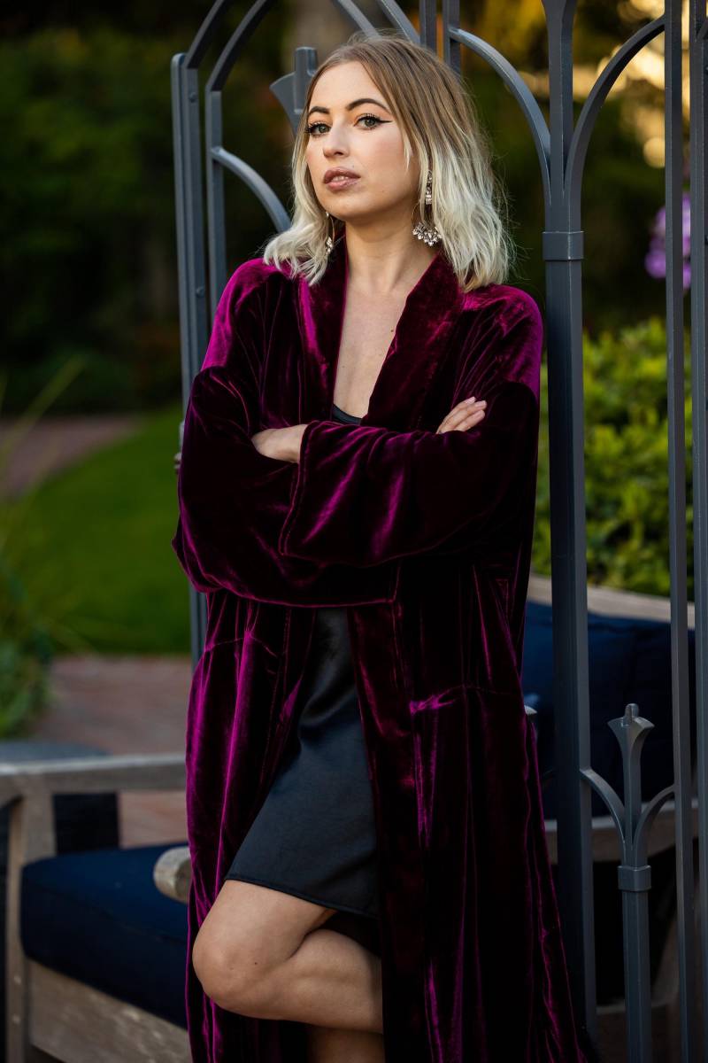 Plumberry Seidensamt Koi Kimono von jennafergrace