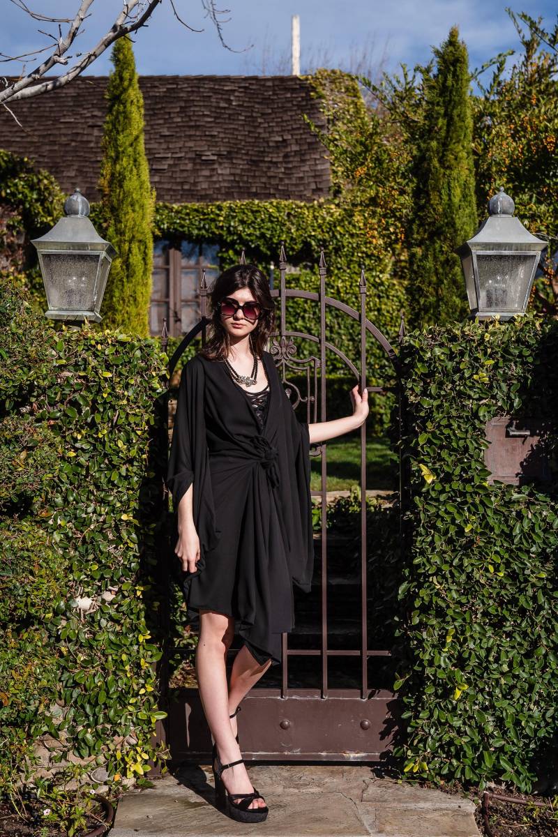 Schwarzes Festes Kimono Duster Wrapdress Schwarzes Festes Kimono Duster Wrapdress von jennafergrace