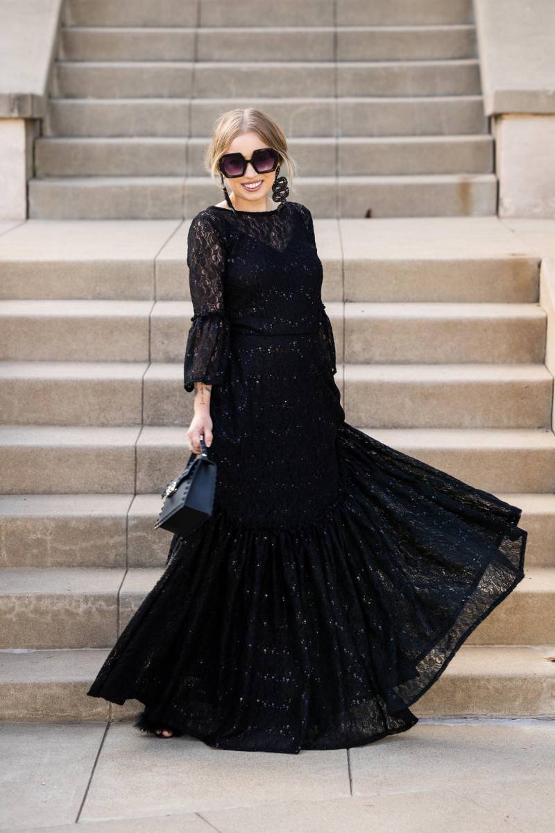 Schwarzes Pailletten-Spitzen-Rüschen-Kleid von jennafergrace