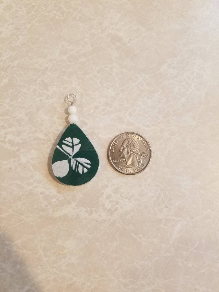 Upcycle Jaj Green Shamrock Halskette Anhänger Upcycle Jaj Green Shamrock Halskette Anhänger von jennahannah