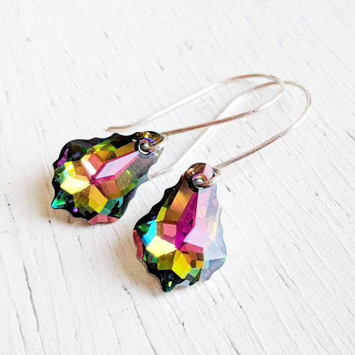Dunkle Regenbogen Kristall Teardrop Ohrringe - Pfau Swarovski Und Sterling Silber Baumbild Barock Kristalle Art-Deco-Stil von jennascifres