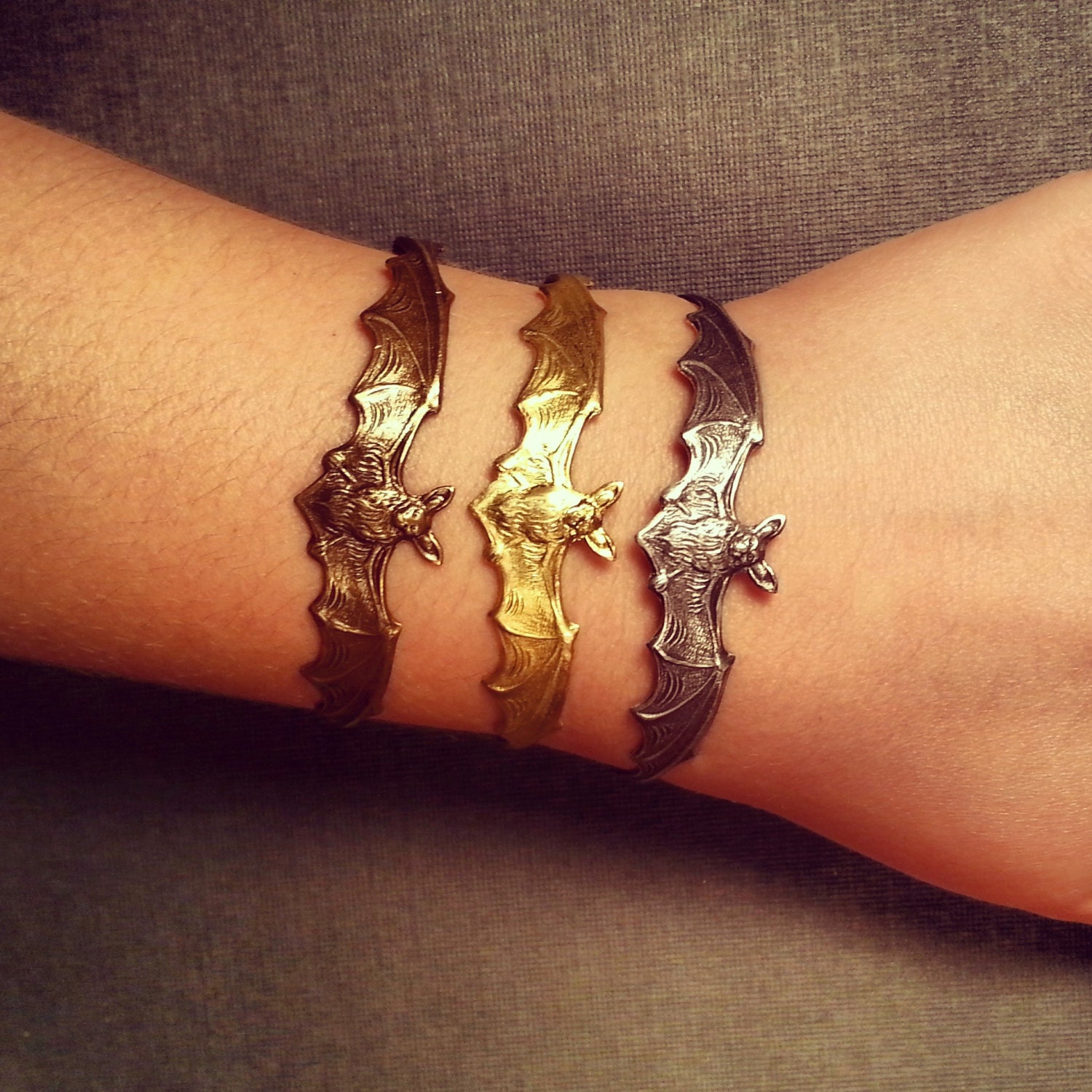 Halloween Schmuck - Fledermaus Flügel Armband Silber Oder Messing von jennascifres