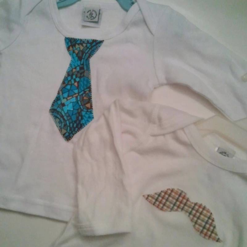 Benutzerdefinierte Applique Shirt Für Jungen | Krawatte Oder Schnurrbart Benutzerdefinierte Applique Shirt Für Jungen | Krawatte Oder Schnurrbart von jenncatsmeow