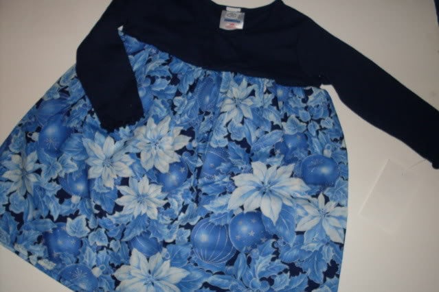 Blau Pointsettia Holiday Dress | 12M Blau Pointsettia Holiday Dress | 12M von jenncatsmeow