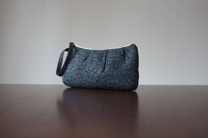 Schwarz Und Grau Micro-Blume Wristlet, Bereit Zum Schiff Schwarz Und Grau Micro-Blume Wristlet, Bereit Zum Schiff von jenniejane