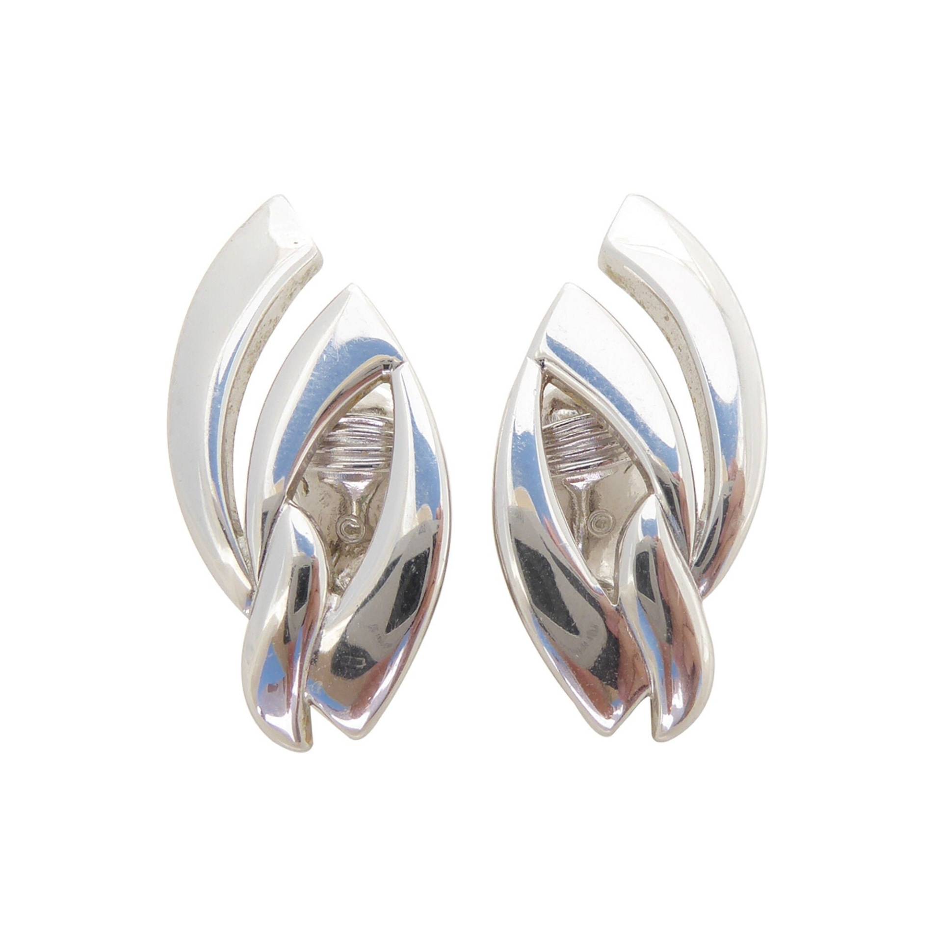 1950Er Jahre Vintage Monet Silber Abstrakt Flügel Blatt Cutout Glänzend Chrom Signiert Designer Retro Mid Century Ohr Kletterer Clip Auf Ohrringe von jennydayco