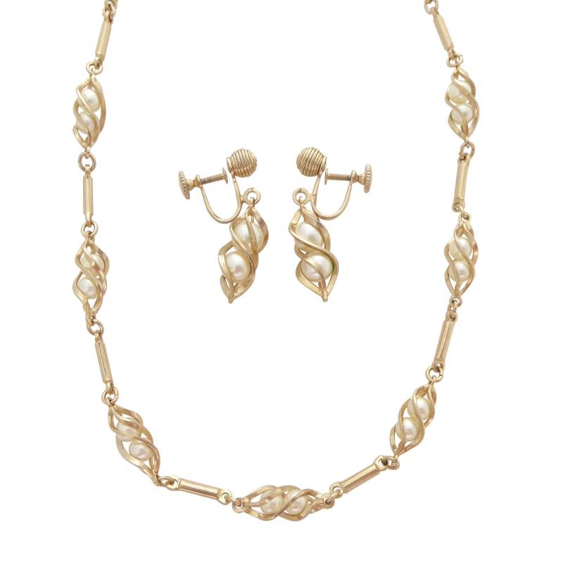 1950S Vintage Sarah Coventry Gold Spiral Link Und Kunstperle Retro Süß Niedlich Zierlich Passend Signiert Designer Mid Century Schmuck Set von jennydayco