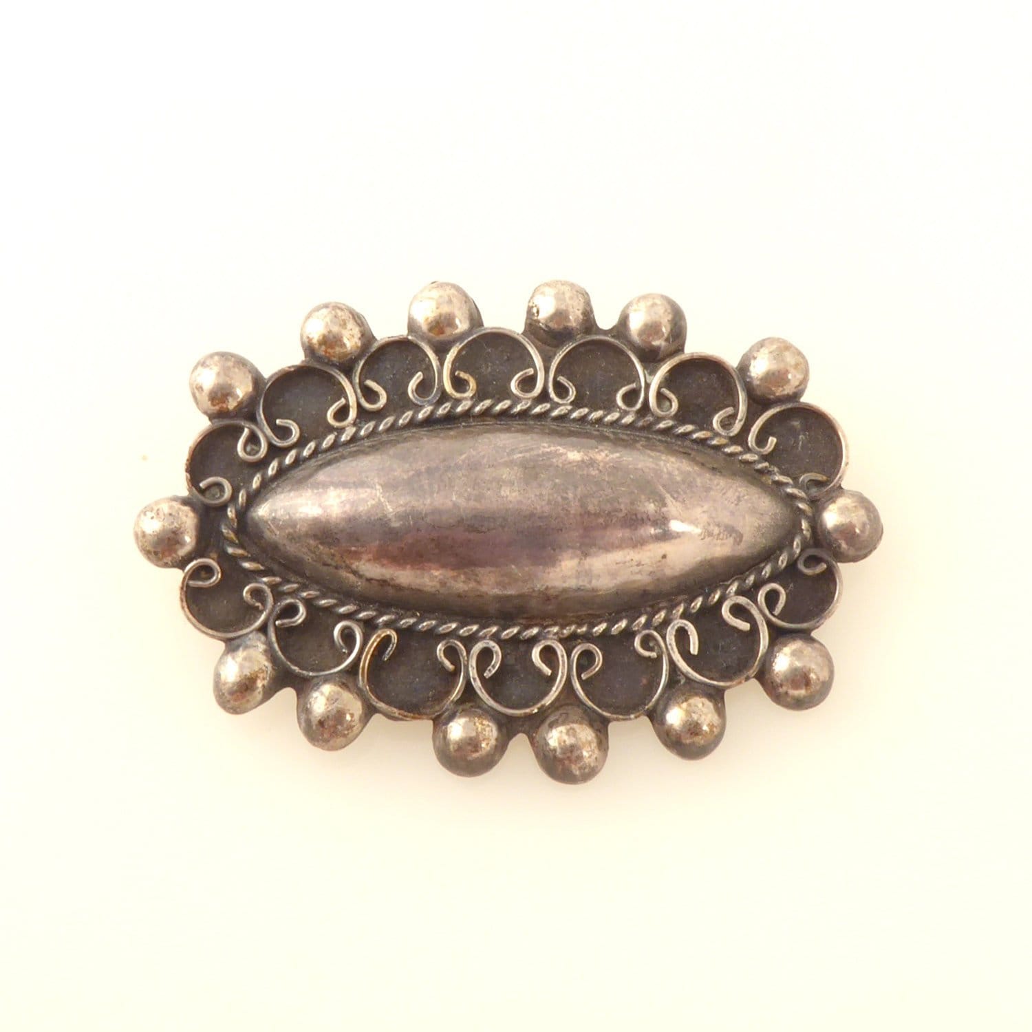 Antikes Silber Made in Mexico Geschwollenes Oval Und Kugelwirbelmuster Südwestlichen Boho Große Klobige Aussage Geschwärzte Brosche Antikes Silber Made in Mexico Geschwollenes Oval Und Kugelwirbelmuster Südwestlichen Boho Große Klobige Aussage Geschwärzte Brosche von jennydayco