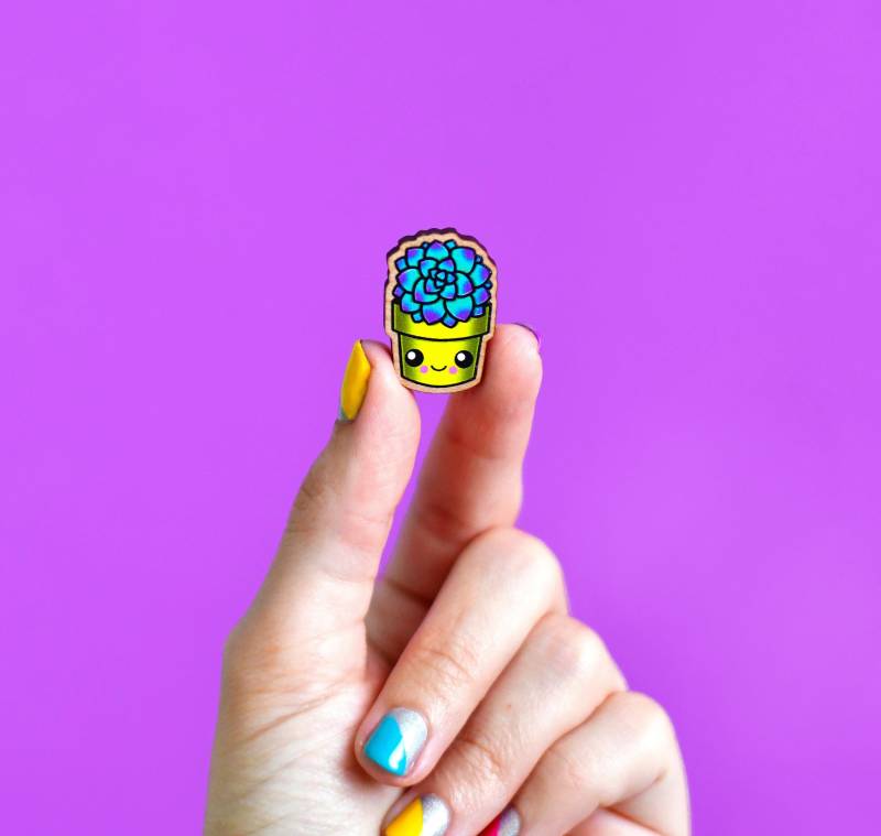 Kawaii Sukkulenten Pin Oder Magnet Kirschholz Illustration Kawaii Sukkulenten Pin Oder Magnet Kirschholz Illustration von jesiiii