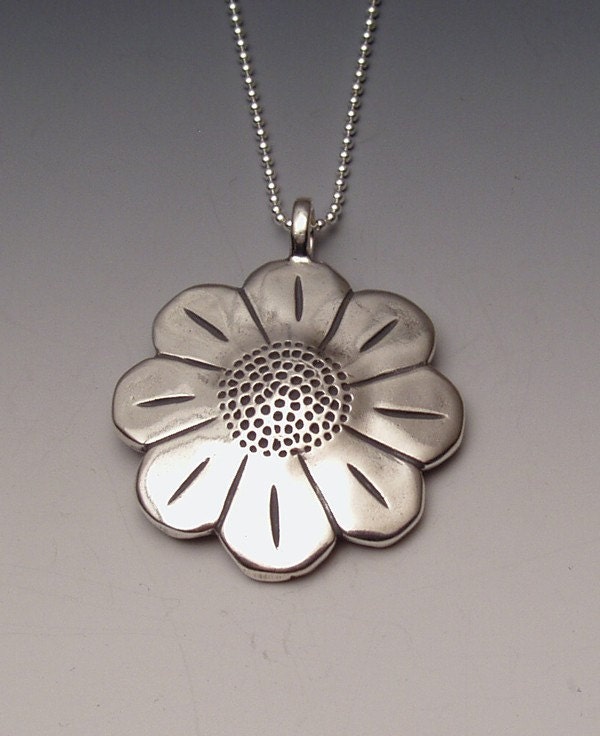 Daisy Dollar Anhänger Aus Morgan Silver Münze Daisy Dollar Anhänger Aus Morgan Silver Münze von jessiedriscoll