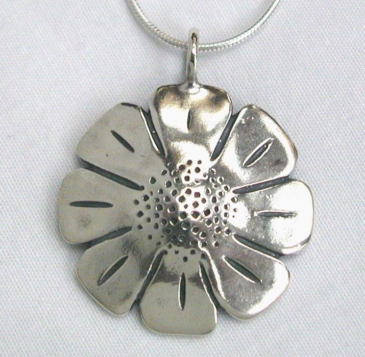 Silber Daisy Anhänger Aus Einer Vintage Walking Liberty Halben Dollar Münze Silber Daisy Anhänger Aus Einer Vintage Walking Liberty Halben Dollar Münze von jessiedriscoll