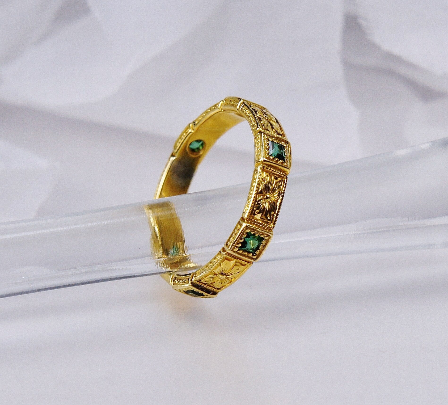 Art Deco Ring - Bandring 14K Gold Smaragdring Handgravur von jewelAbench