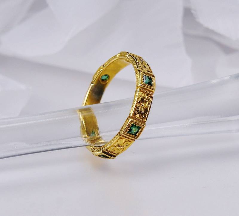 Art Deco Ring - Bandring 14K Gold Smaragdring Handgravur von jewelAbench