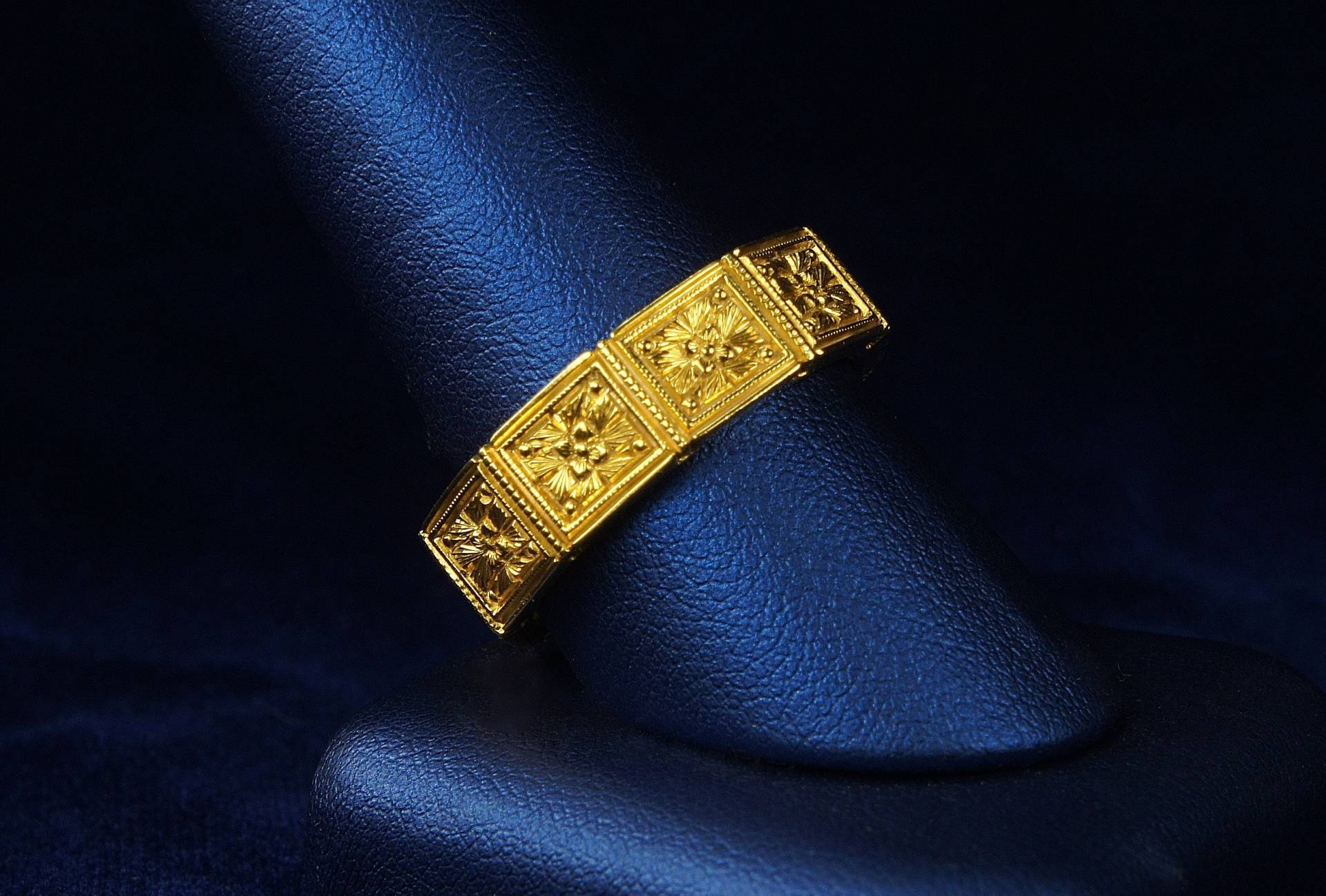 Bandring Für Herren - Handgravierter Art Deco Gold Herrenring Handgravur 14K Personalisierter Ring von jewelAbench