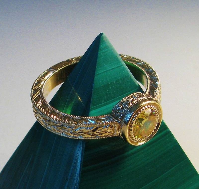 Gelber Saphir Ring - Goldring 14K 18K Gravur Handgravur Art Deco von jewelAbench