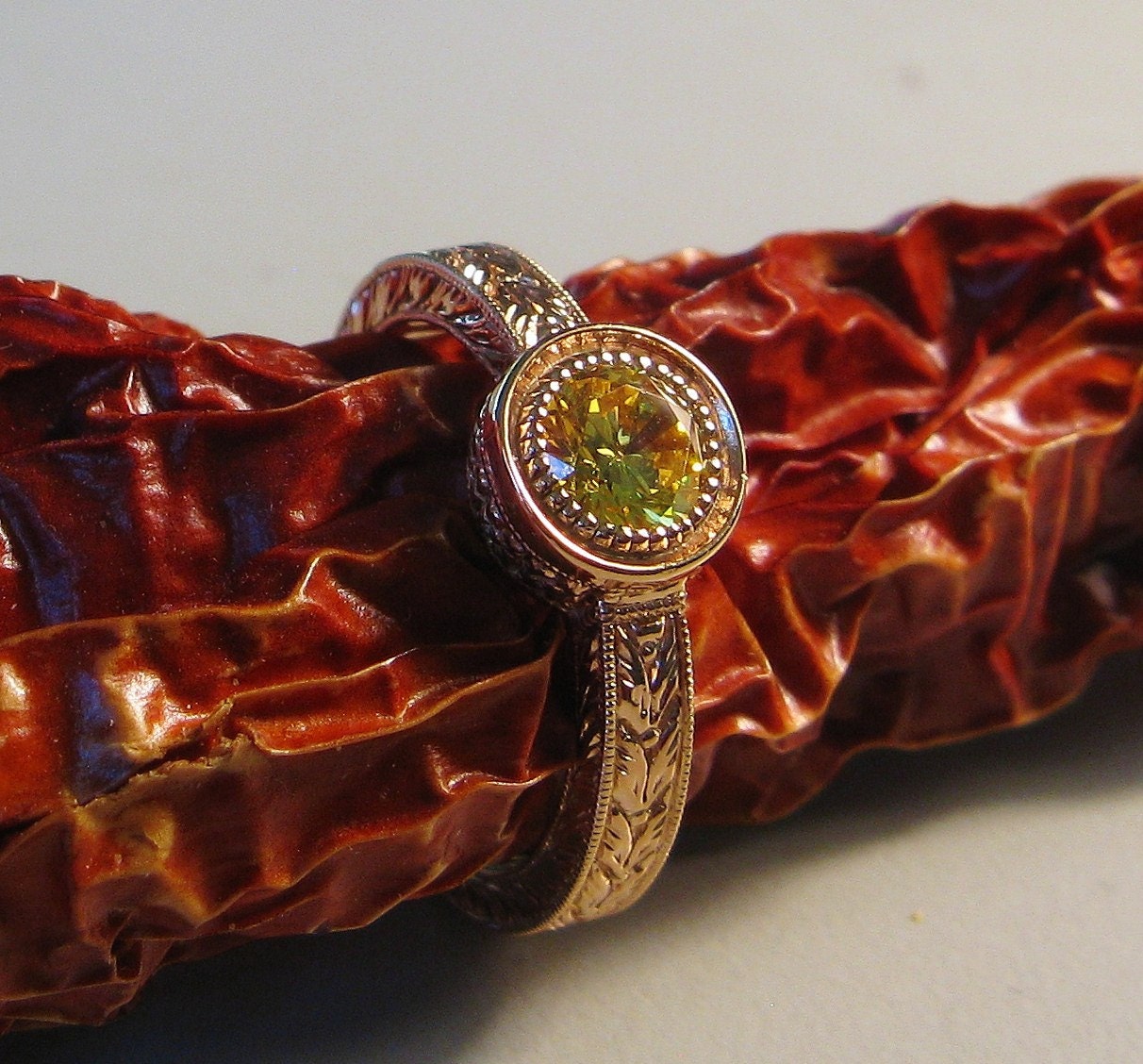 Gelber Saphir Ring - Handgravierter Roségoldring Rosa Goldring 14K Gold Gravur Art Deco von jewelAbench