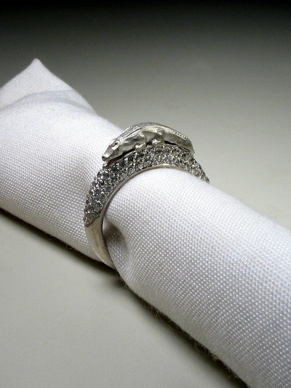 Krokodil Ring - 14K Weißgold Diamanten Mikro Figur Talisman Skulptur von jewelAbench