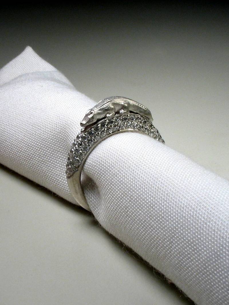 Krokodil Ring - 14K Weißgold Diamanten Mikro Figur Talisman Skulptur von jewelAbench