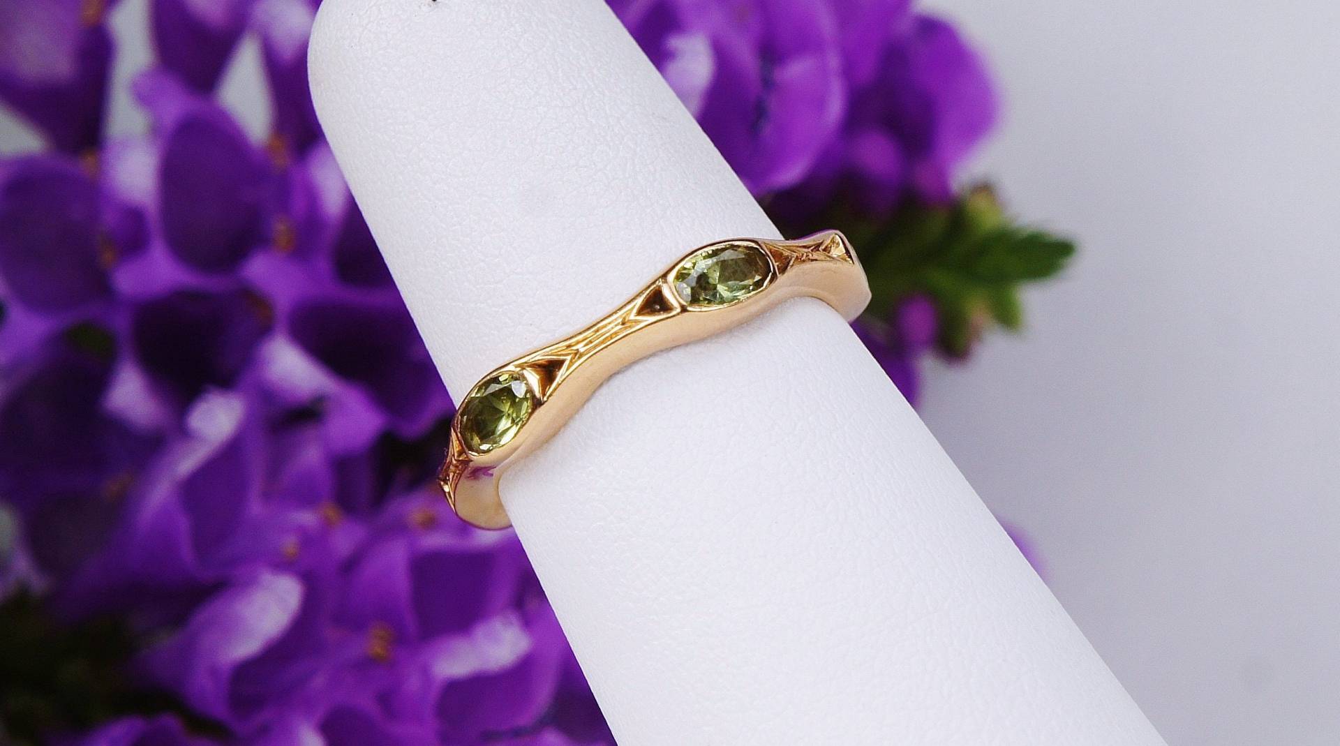 Peridot Band Ring - Art Deco Handgravierter Ring 14K Roségold Multistone von jewelAbench