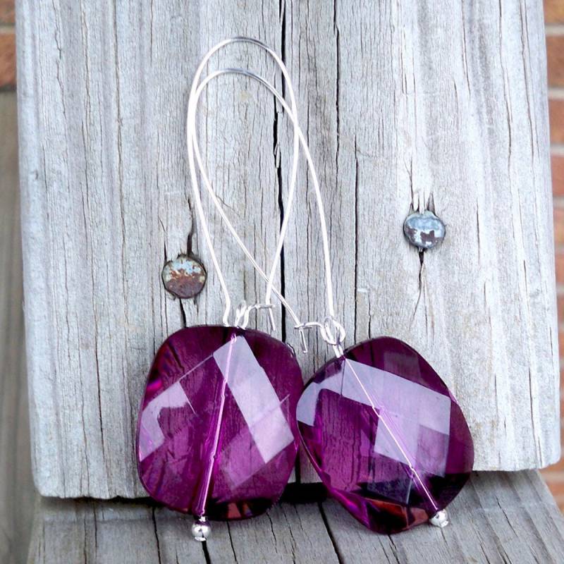 Große Lila Ohrringe Lange Facettierte Lila Quadrat Perlen von jewelbytessyla