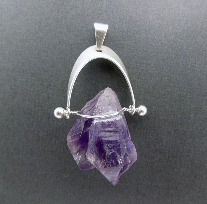 Amethyst-Spitzenanhänger - Roher Mit Versilberter Anhängerschlaufe | S25B18-06 von jewelersparadise