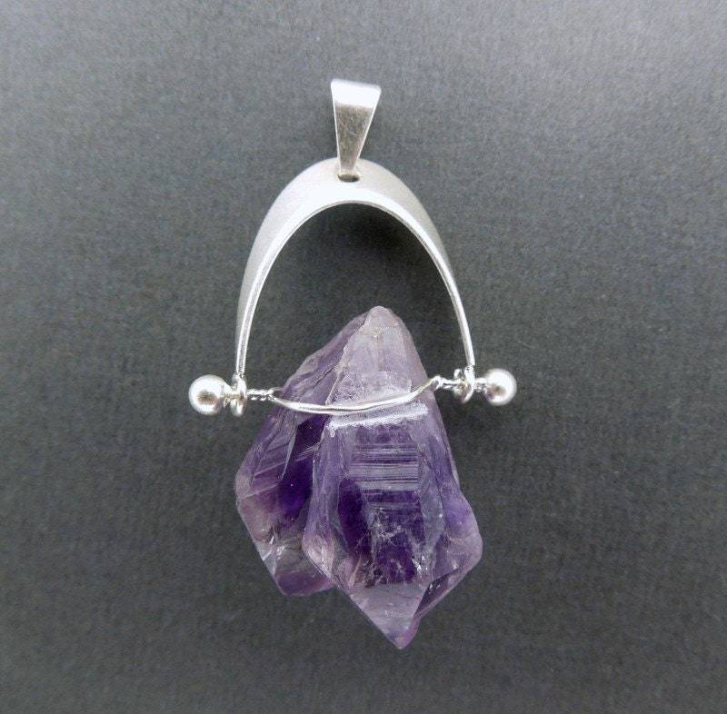 Amethyst-Spitzenanhänger - Roher Mit Versilberter Anhängerschlaufe | S25B18-06 von jewelersparadise