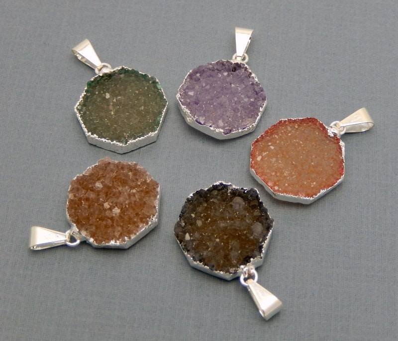 Druzy Anhänger Achteck Galvanisierte Silberkanten | S34B13B-08 von jewelersparadise