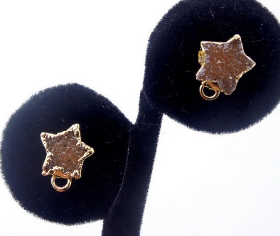 Druzy Quarz Sterne Ohrstecker Mit Schlaufe - Erhältlich in Galvanisiertem 24K Gold | S15B3-02 von jewelersparadise