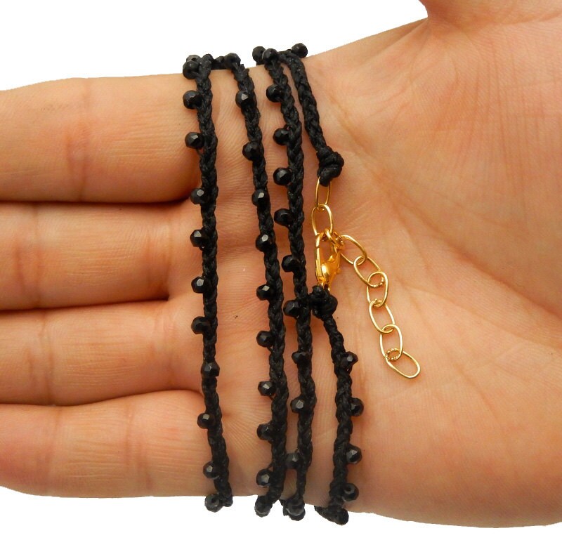 Edelstein Perlen Kette Fertige 31 "Schwarze Spinell Perle Auf Schwarzer Häkelkette Mit Gold Karabinerverschluss | 9Brownshelf-121-01 von jewelersparadise