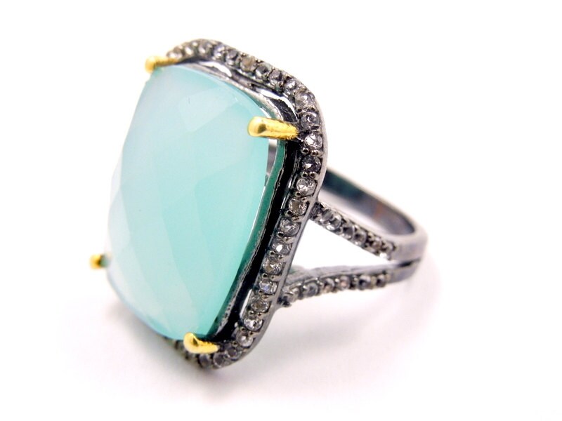 Facettierte Topas Rechteck Blauer Chalcedon Ring - Oxidierter Sterling Silber Mit Weißen Edelsteinen Ring Größe 6 | Ex12-12 von jewelersparadise