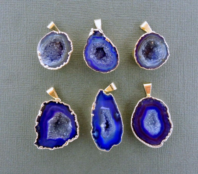 Lila Achat Druzy Geode Anhänger, Getaucht in Eine Schicht Aus Galvanisiertem 24K Gold Von Hoher Qualität Dsa | S19B6-02 von jewelersparadise