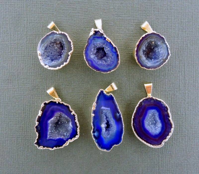 Lila Achat Druzy Geode Anhänger, Getaucht in Eine Schicht Aus Galvanisiertem 24K Gold Von Hoher Qualität Dsa | S19B6-02 von jewelersparadise