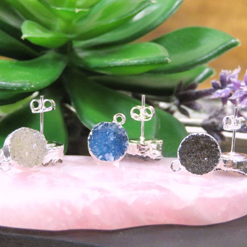 Runde Druzy Ohrstecker Mit Hoop Und Galvanisiertem Silberrand | S56B23A von jewelersparadise