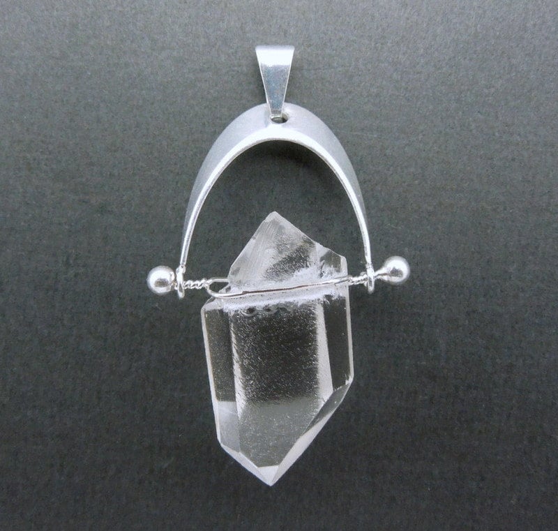 Schöner Kristall Quarz Anhänger Mit Versilberter Anhängerschlaufe | S25B18-04 von jewelersparadise