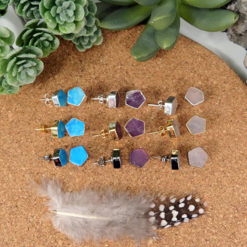 stein Ohrstecker - Amethyst Türkis Howlith Rosenquarz Pentagon Mit Galvanisiertem Rand | 5Brownshelf von jewelersparadise