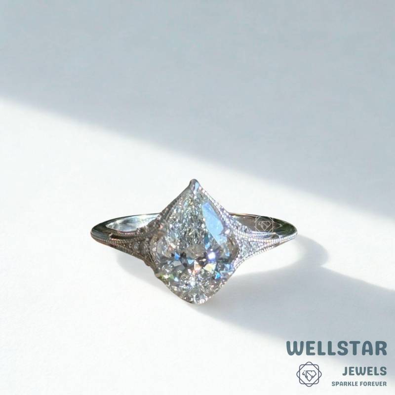 2.50Ct Pear Cut Vintage-Inspired Moissanite 10K Gold Ring | Wedding White Halo Engagement von jewellerybywellstar